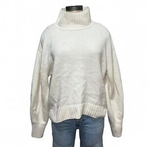 Gap Cream turtleneck sweater with long sleeves